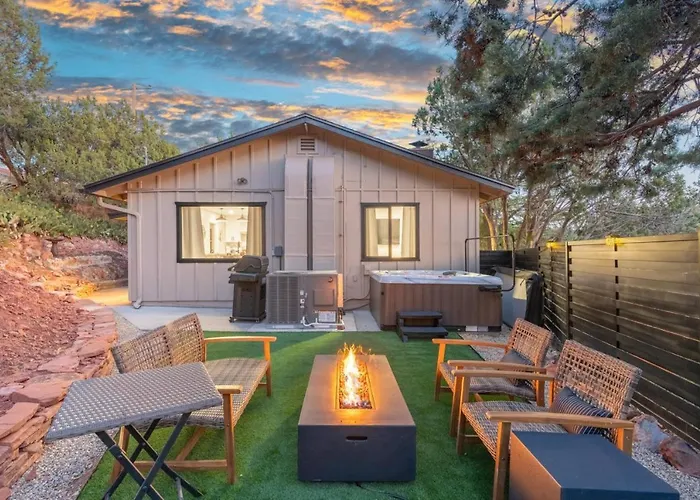 Red Rock Retreat With Hot Tub And Views